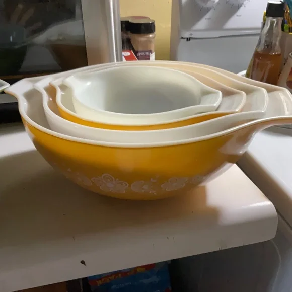 Pyrex Set - Picture 2 of 2